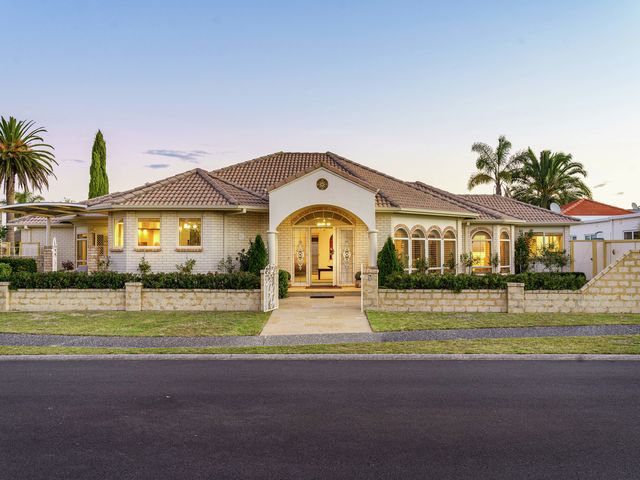 2 Florida Key Papamoa Beach