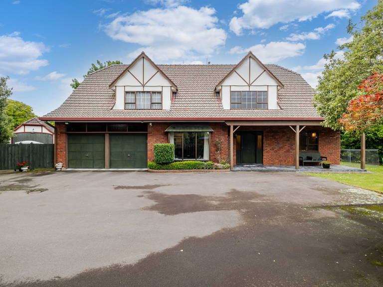 869B Main Street Roslyn