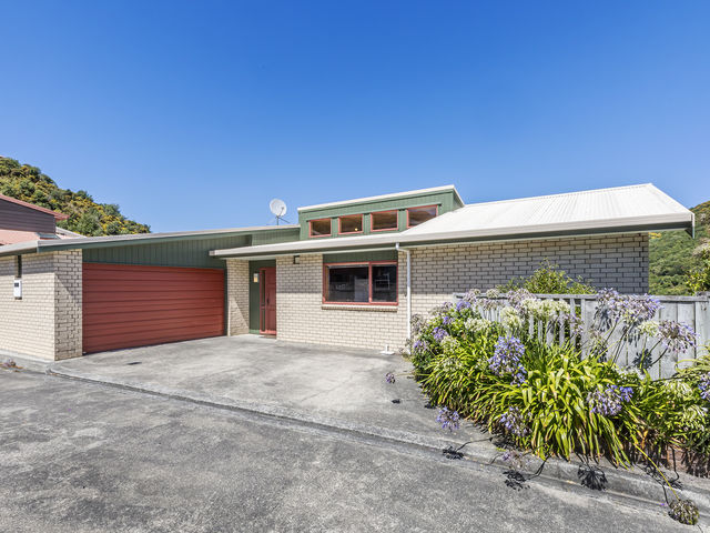 14A Domanski Crescent Owhiro Bay