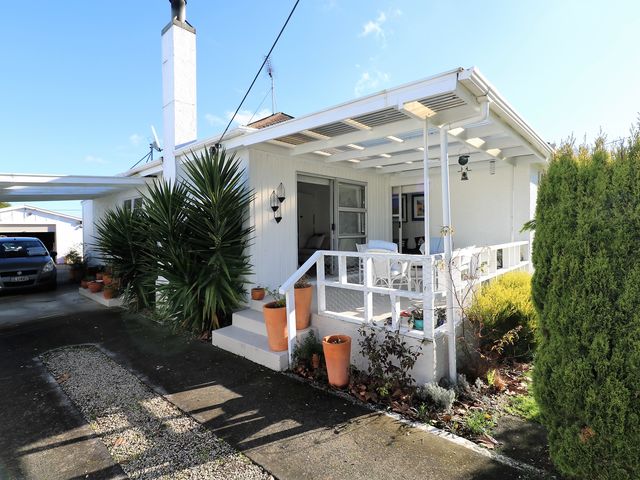 35 Clifton Avenue Carterton