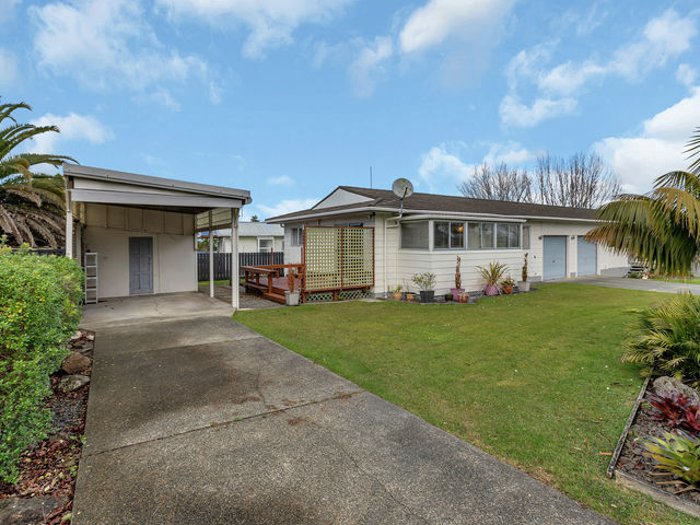 2/3 Bahama Place Parahaki