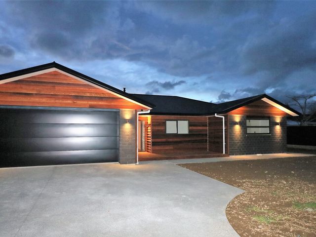 2A Hartley Avenue Carterton