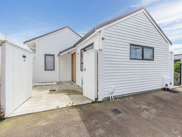 69 Endeavour Street Lyall Bay