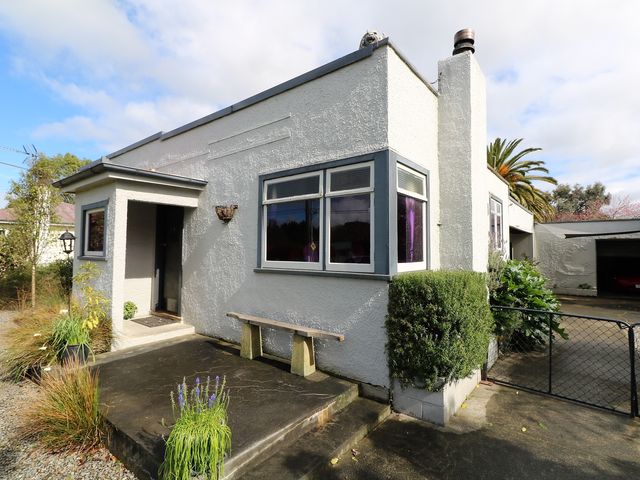 410 High Street South Carterton