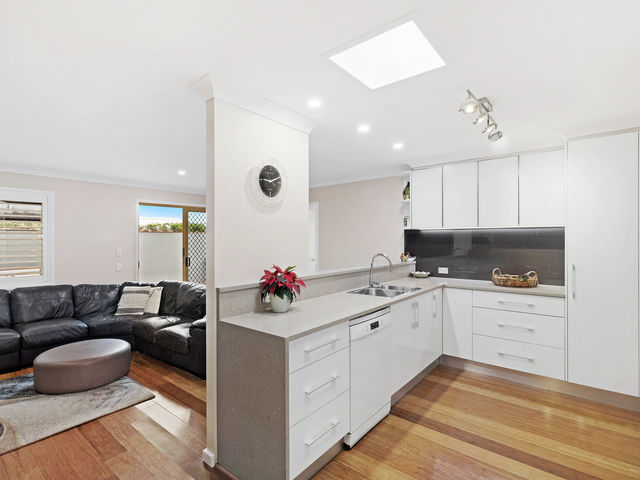 10 Lewis Crescent Forresters Beach