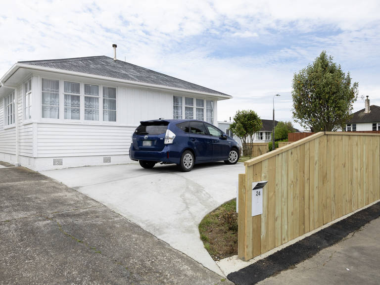 24 Clyde Crescent Roslyn