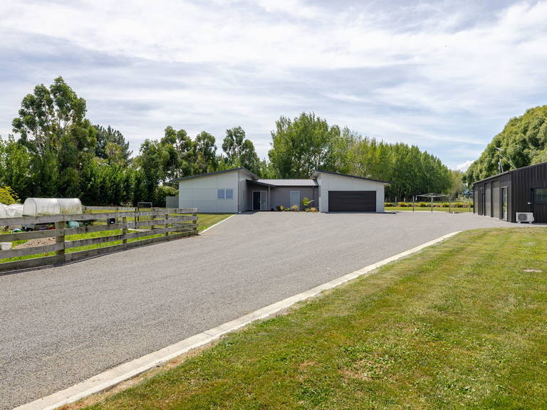 299 Reid Line East Colyton