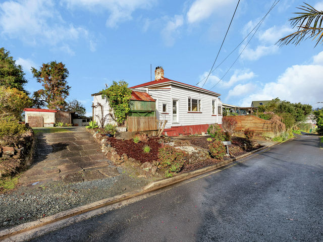 5 The Bluff Riverside