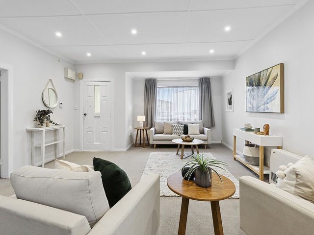 64 Apu Crescent Lyall Bay