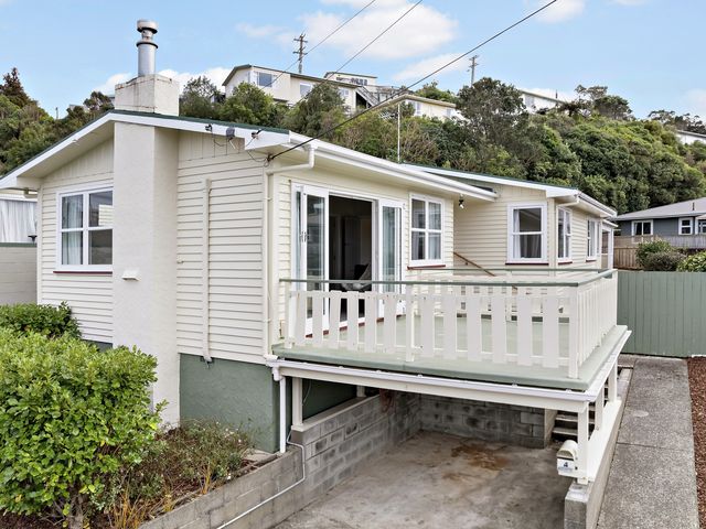 4 Cotswold Crescent Newlands