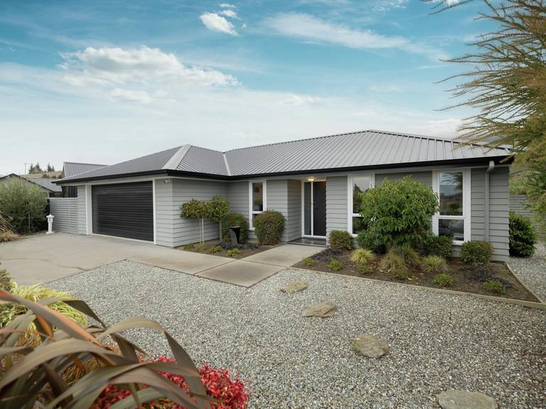 43 Kingfisher Crescent Albert Town