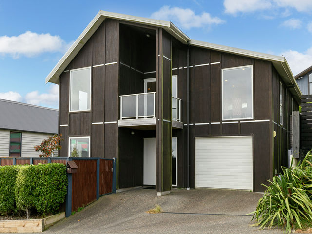 52 Tea Tree Lane Woodridge