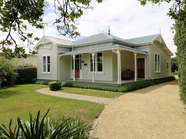18 Clifton Avenue Carterton