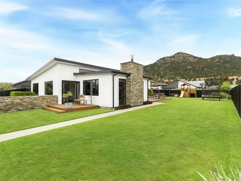 15 Warbler Lane Albert Town