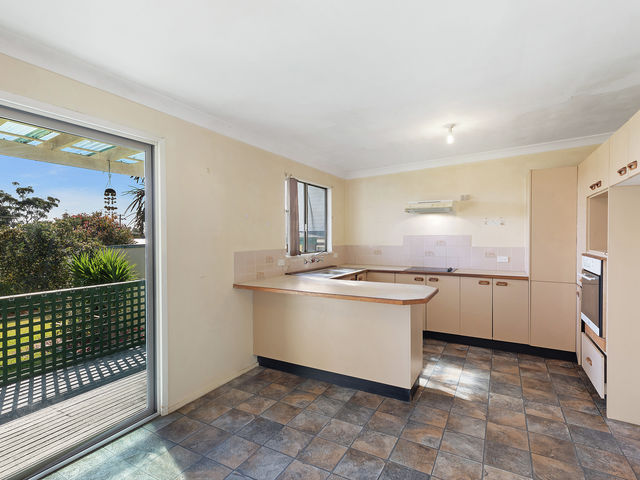 3 Roger Crescent Berkeley Vale