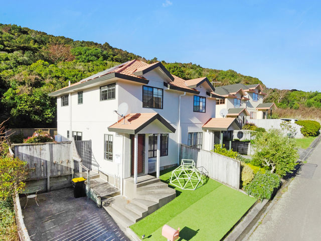 77 Woodhouse Avenue Karori