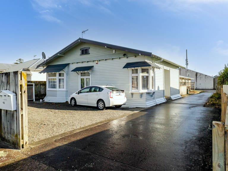 1/135 Ferguson Street West End