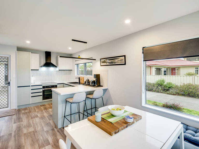 1/30 Meeanee Quay Westshore