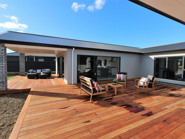 2B Hartley Avenue Carterton