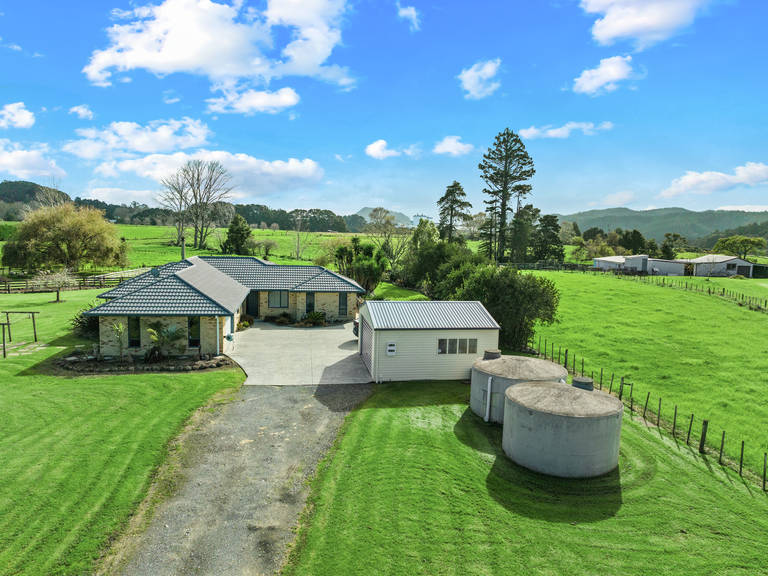 39 Main Road Kauri