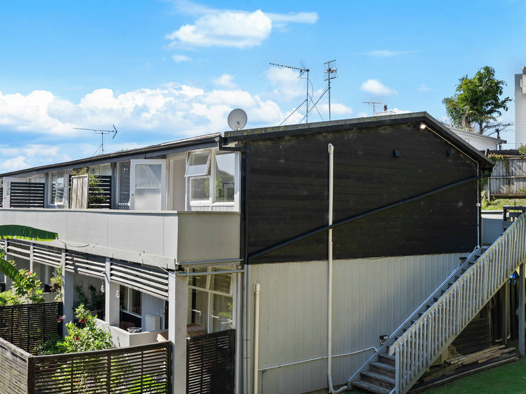 8/11 Don Croot Street Morningside