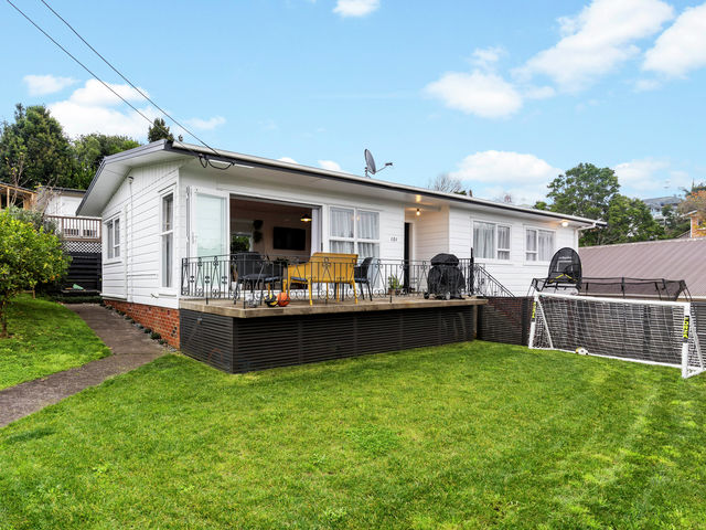 101 Hendry Avenue Hillsborough