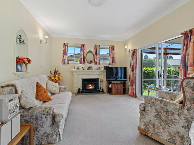 11A Arthur Grove Waikanae