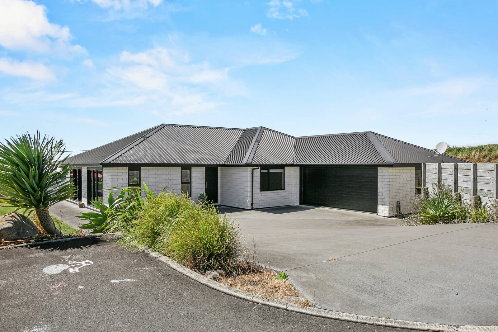 3f Honeyfield Drive, Whalers Gate 3 Bed House Private Treaty