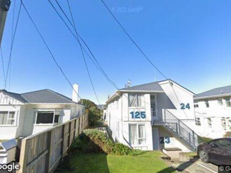 24/125 Queens Drive Lyall Bay