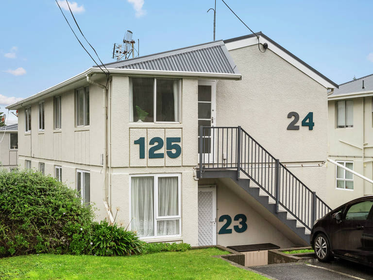 24/125 Queens Drive Lyall Bay