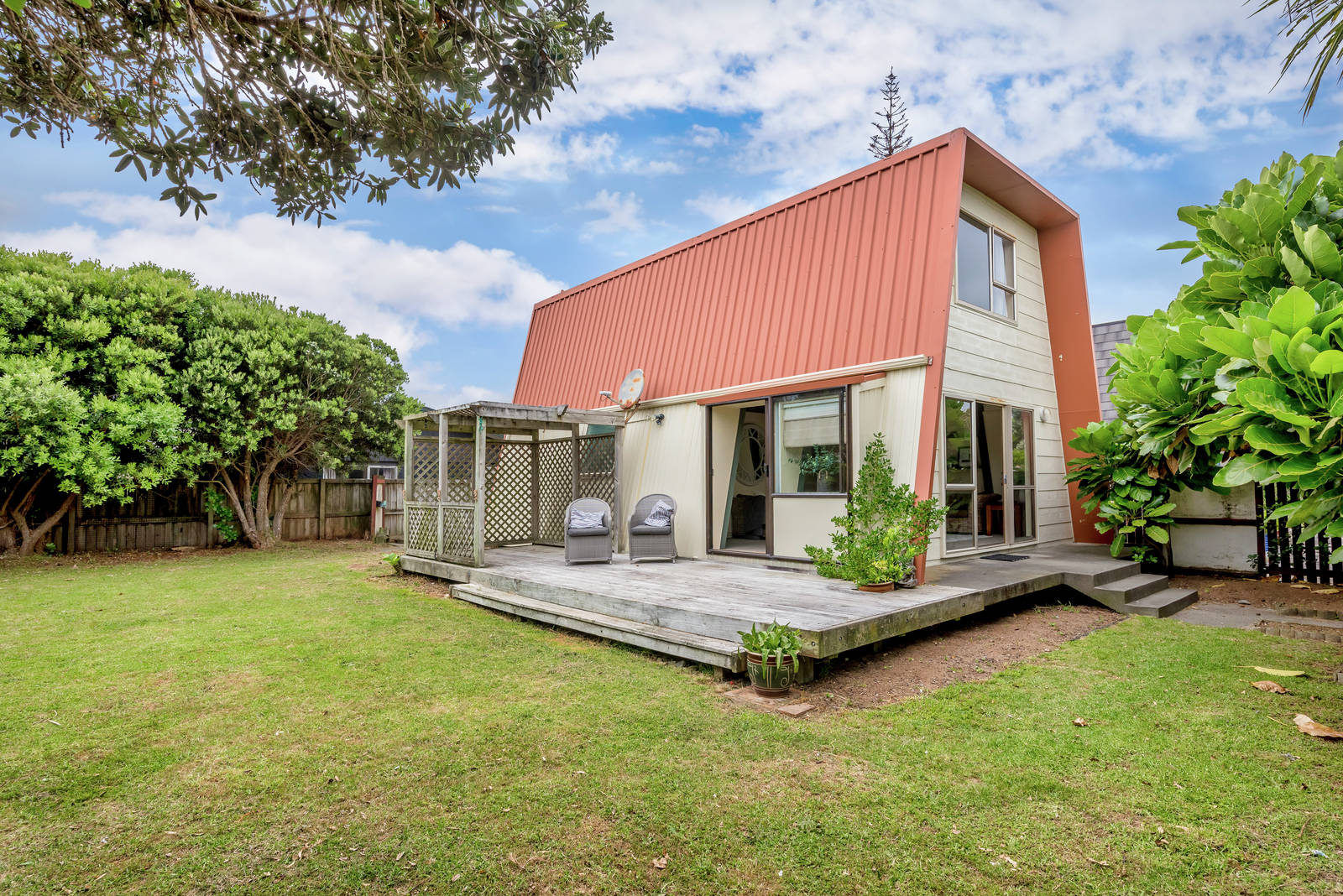122 Field Way, Waikanae Beach 2 Bed House Private Treaty