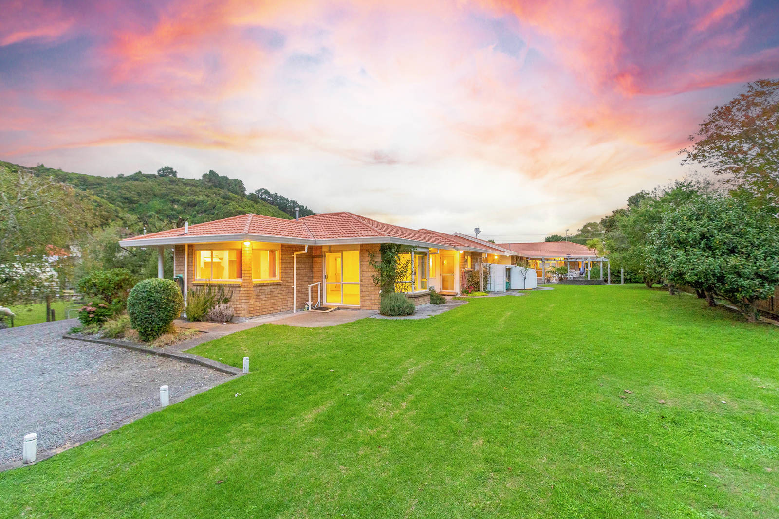 169 Raumati Road, Raumati Beach 7 Bed House Sale by Tender