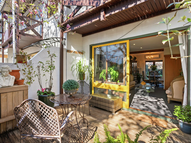 8/14 Fowlds Avenue Sandringham