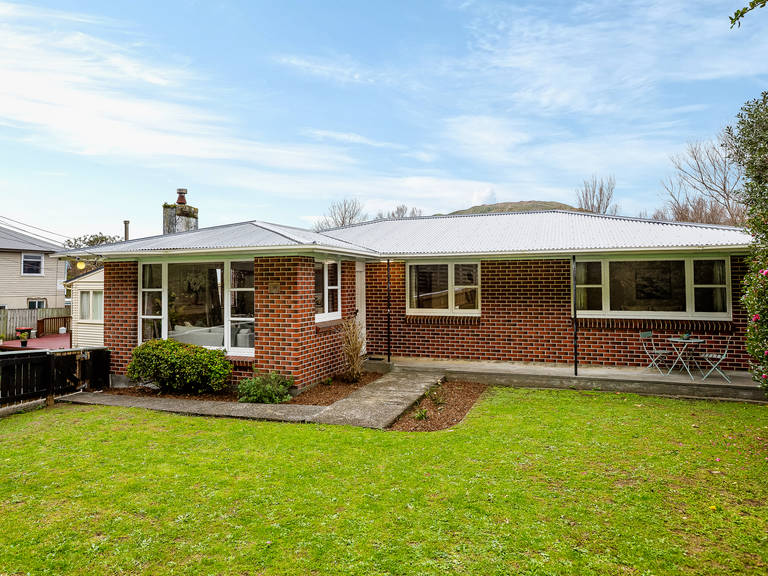 296 Main Road Tawa
