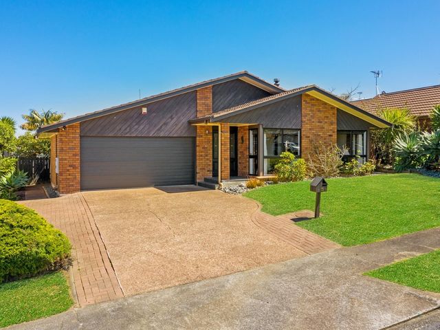 10 St Simon Place Botany Downs