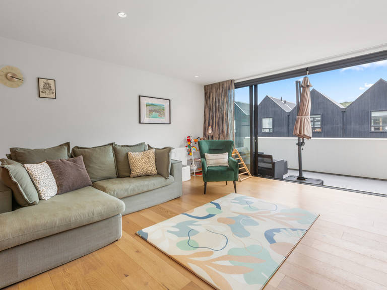 5 Jean Caldwell Way Island Bay