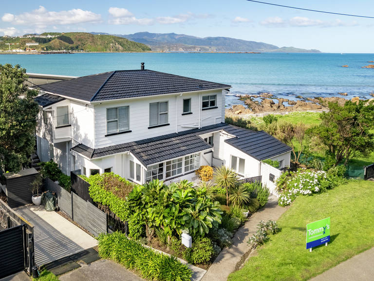 281 Queens Drive Lyall Bay