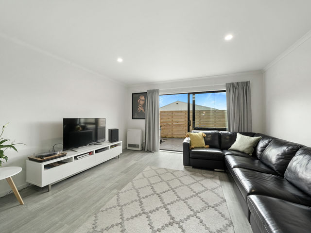 21/9 Surrey Street Tawa
