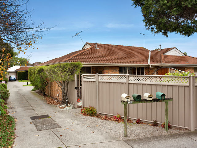 2/156 Kangaroo Road Hughesdale