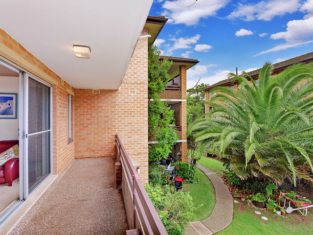 13/2 Robertson Street Narrabeen