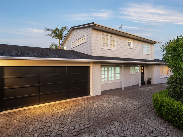 70 Lloyd Avenue Mount Albert