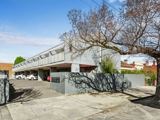 4/872 Drummond Street Carlton North