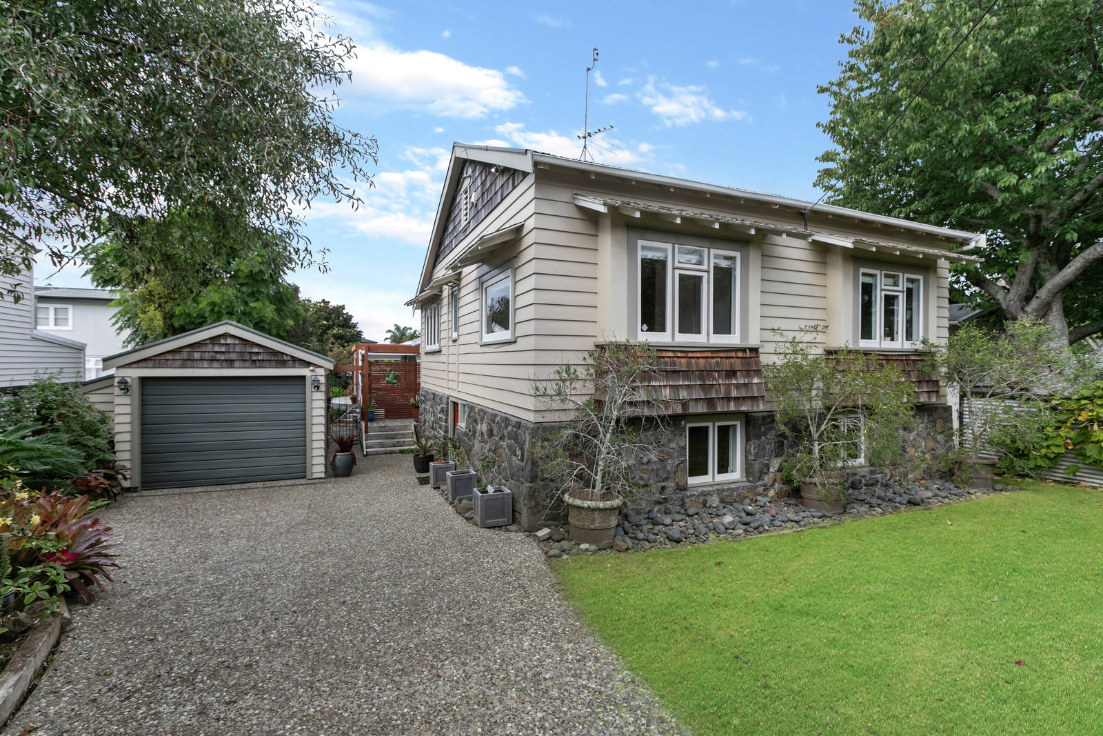 22 Buckley Road, Royal Oak 3 Bed House Auction