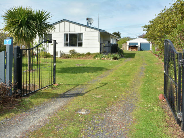 4 Burma Road Taieri Mouth