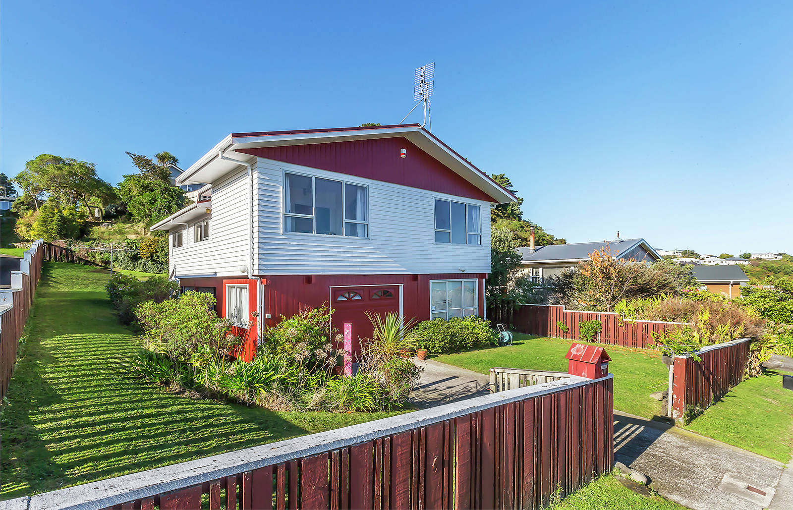 19 Southgate Road, Southgate 3 Bed House Private Treaty