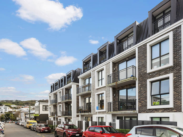 4F/11 Newtown Ave Newtown