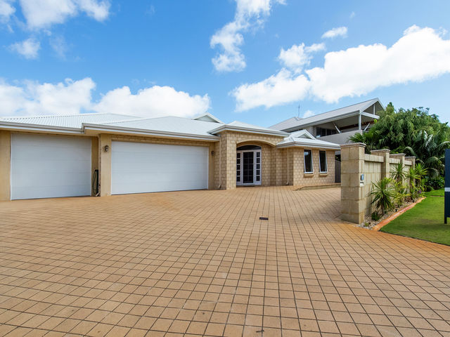 38 Palisades Boulevard Secret Harbour