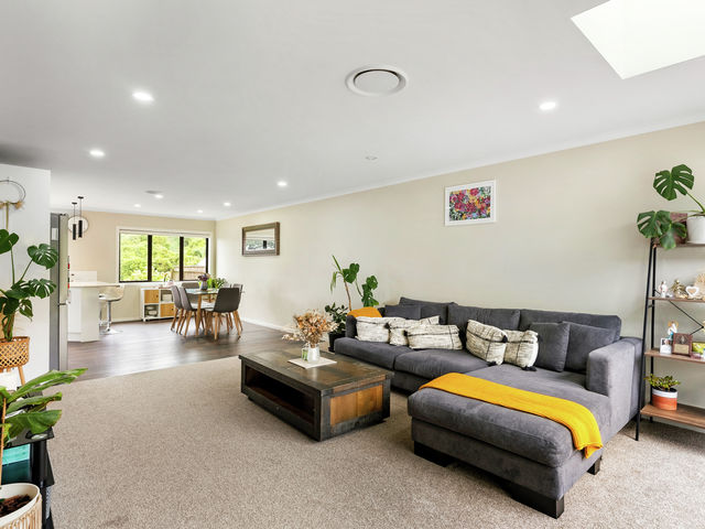 77 Erlestoke Crescent Churton Park