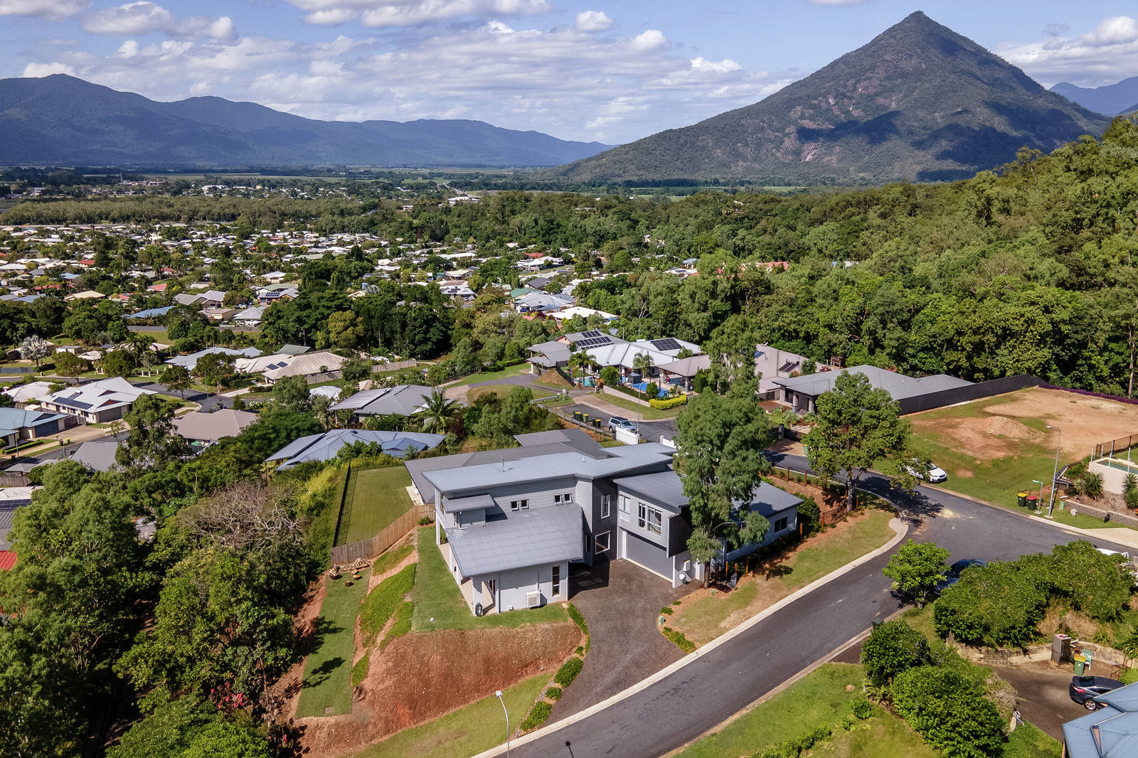 8 Gadaloff Close, Gordonvale 5 Bed House For Sale