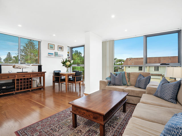 6/54 Golf Avenue Mona Vale